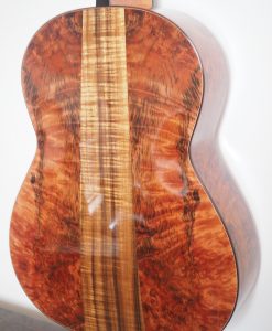 Guitare classique de concert du luthier John Price - australie - table en cèdre et dos et éclisses en bois de myrte, barrage lattice. sonorité puissante