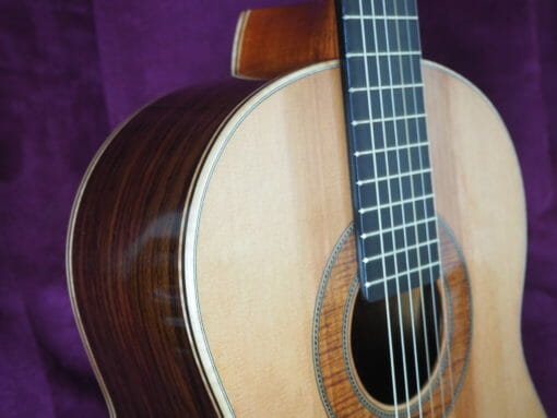 Guitare classique du luthier graham caldersmith disponible sur le site www.guitare-classique-concert.fr