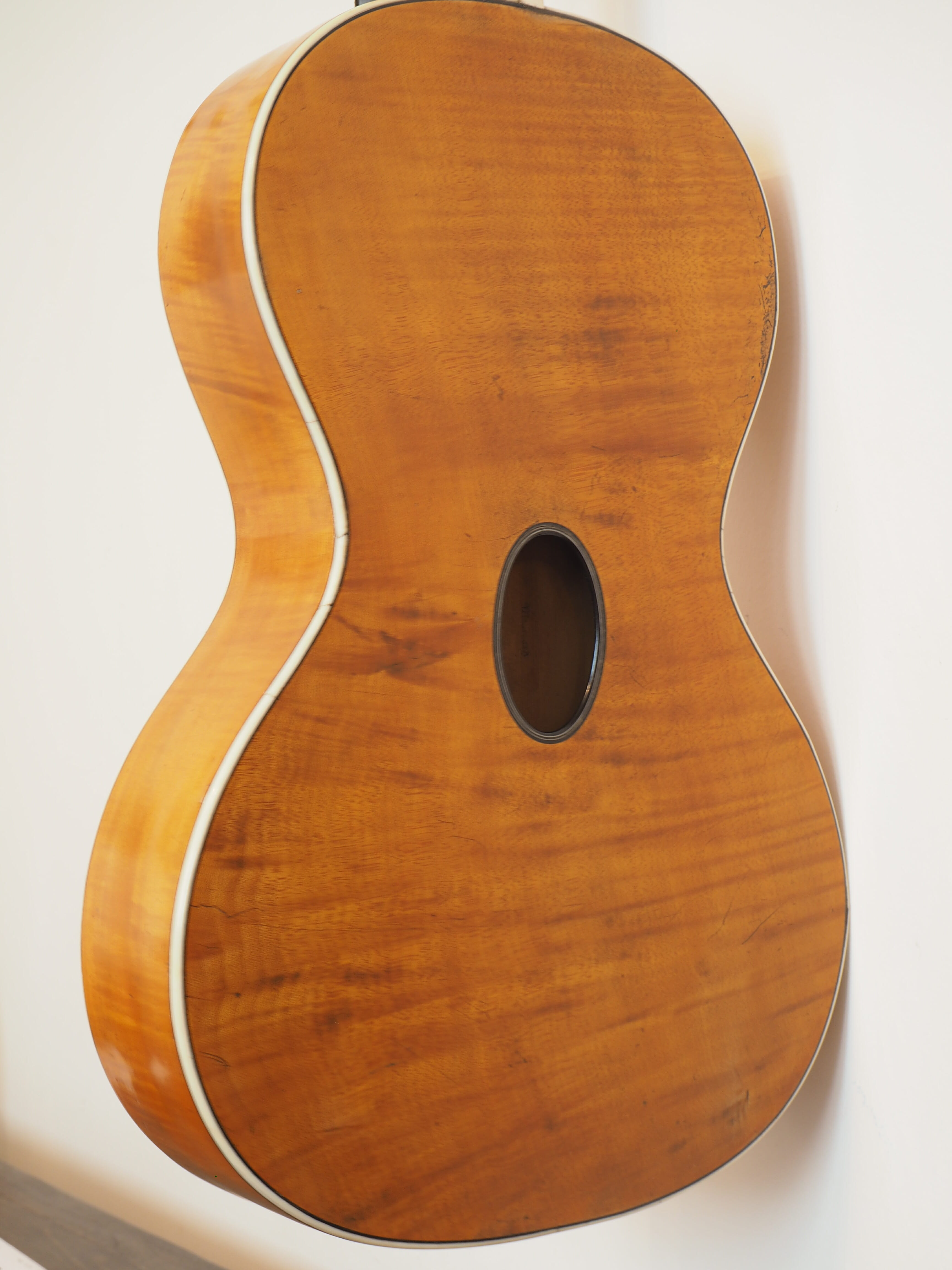 Pierre Marcard guitare romantique luthier