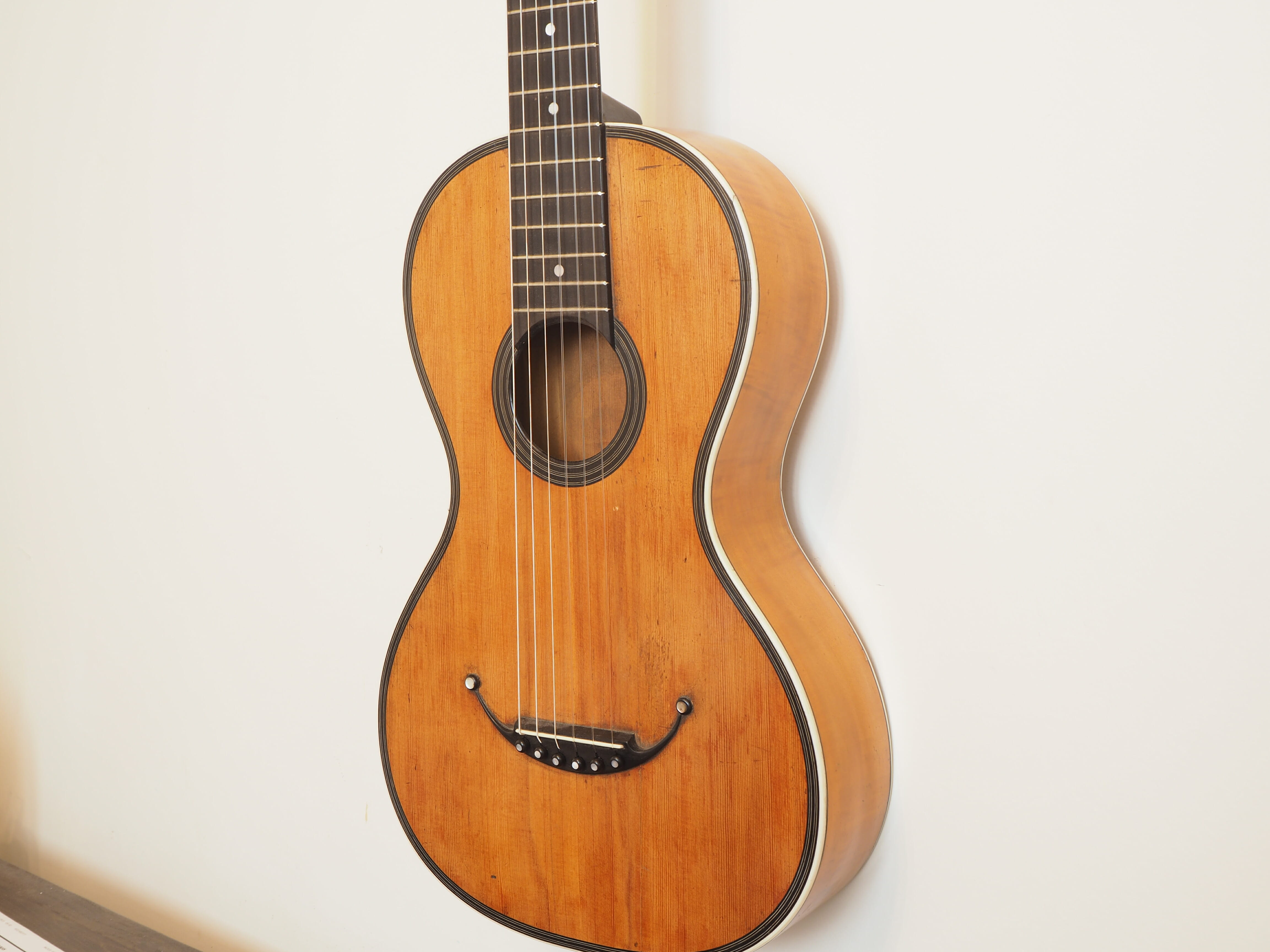Pierre Marcard guitare romantique luthier