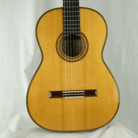 Guitare classique luthier Hermann Hauser face