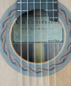 Guitare classique luthier Kim Lissarrague www.guitare-classique-concert.fr