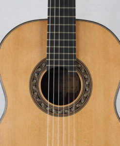 Charalampos Koumridis luthier Guitare classique www.guitare-classique-concert.fr 19KOU120-02