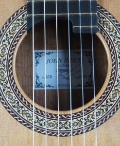 guitare classique de concert du luthier John Price - australie - table en cèdre et dos et éclisses en bois de myrte, barrage lattice. sonorité puissante