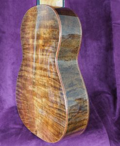 guitare classique de concert du luthier John Price - australie - table en cèdre et dos et éclisses en bois de myrte, barrage lattice. sonorité puissante