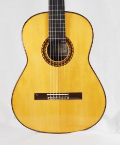 Luthier Yuichi Imai guitare classique de concert