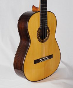 Luthier Yuichi Imai guitare classique de concert