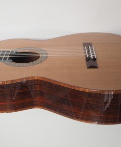 Guitare classique de concert du luthier John Price - australie - table en cèdre et dos et éclisses en bois de myrte, barrage lattice. sonorité puissante
