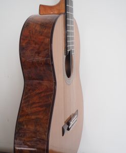 Guitare classique de concert du luthier John Price - australie - table en cèdre et dos et éclisses barrage lattice. sonorité puissante