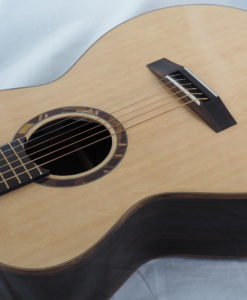 Kevin Muiderman luthier guitare acoustique No 19MUI223-03